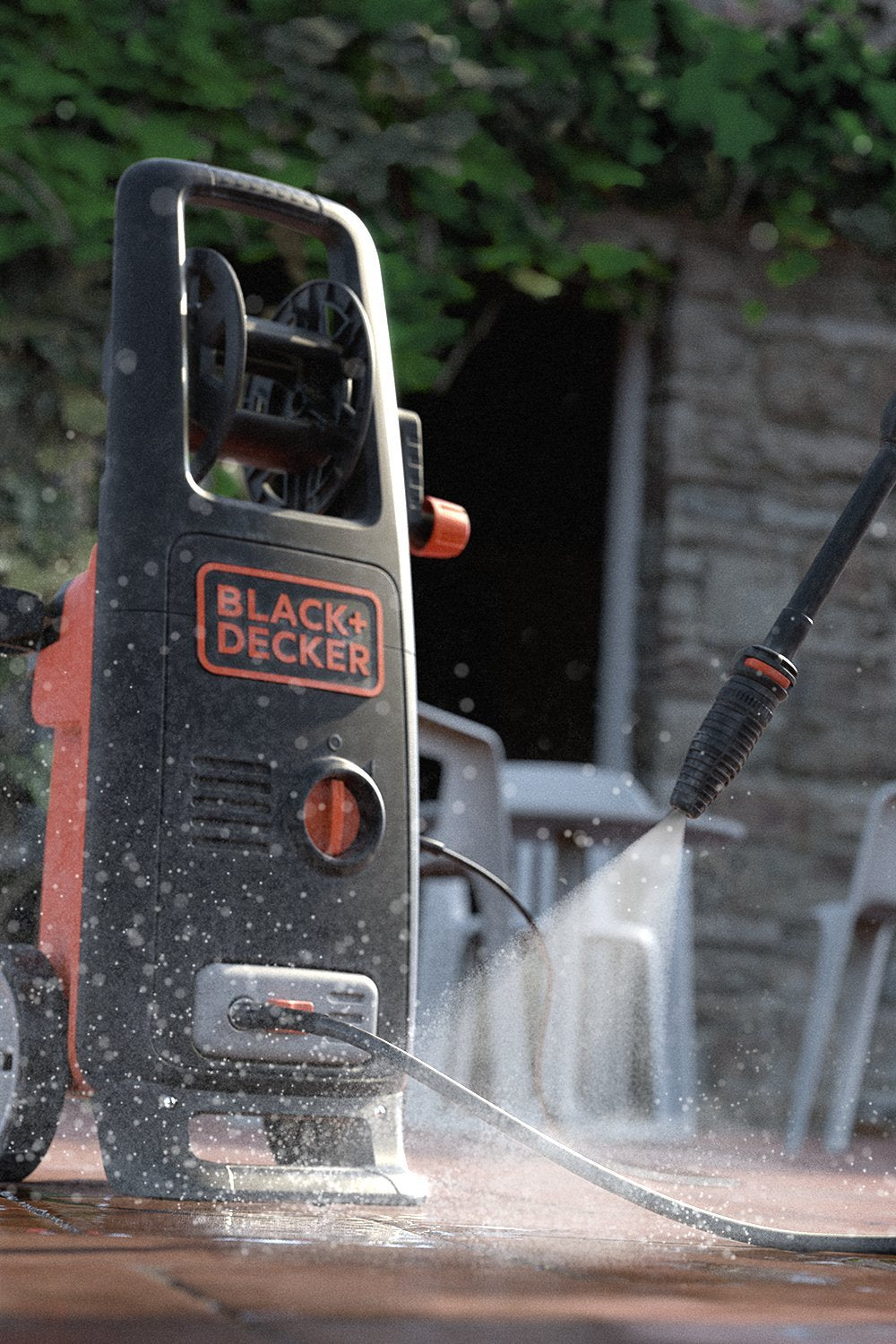 Black+Decker Hidrolimpiadora de Alta Presión BXPW2000PE, 2000 W, 140 Bar, 440 l/h, con Limpiador de Patios y Cepillo Fijo